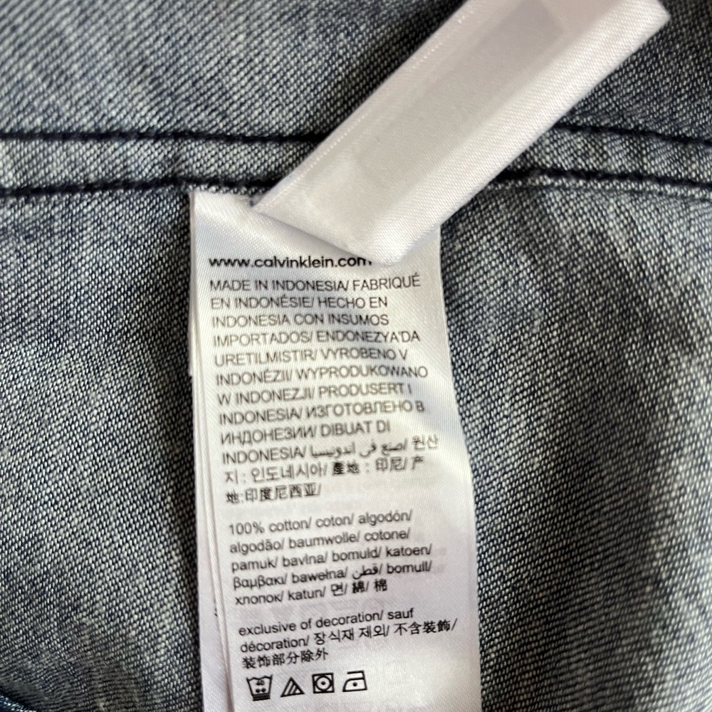 Calvin Klein Men’s Denim Jeans Dark Blue Short Sleeve Shirt - Picture 5 of 6
